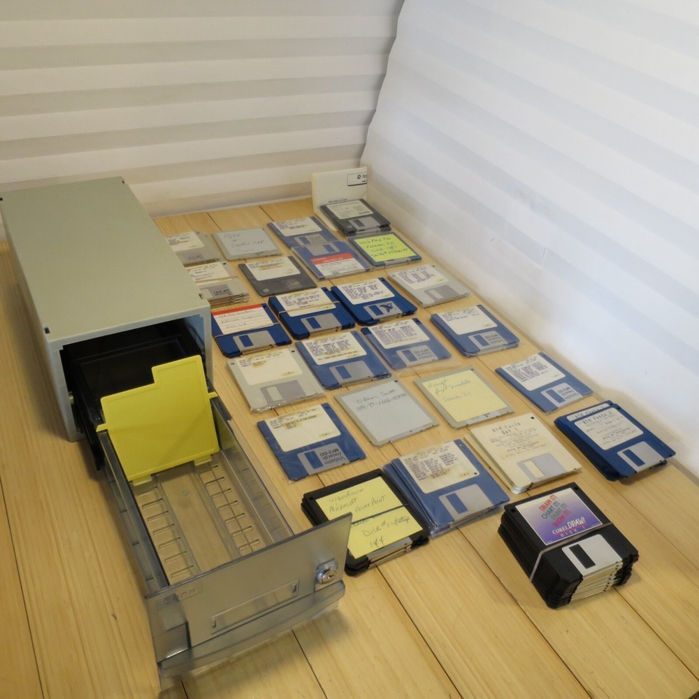 Untested Lot of PC Computer Software 3.5 in. Floppy Disks in Banx Storage Caddy - Picture 4 of 16